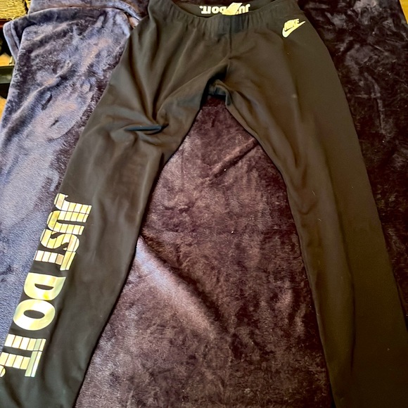 Women’s Nike Leggings - Picture 2 of 4